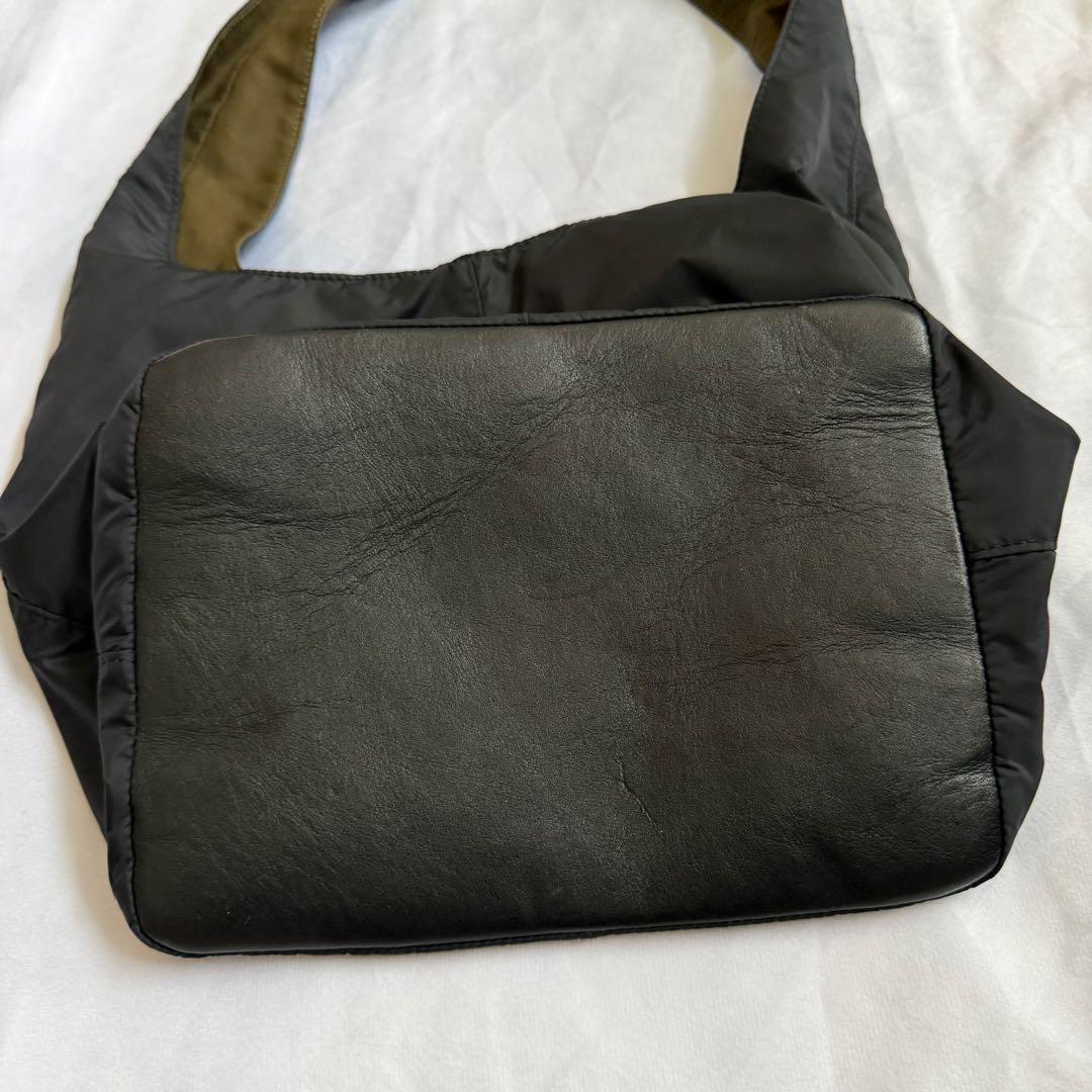 【美品】バーニーズニューヨーク ナイロン ワンショルダーバッグ ハンドバッグ 黒 — image 5