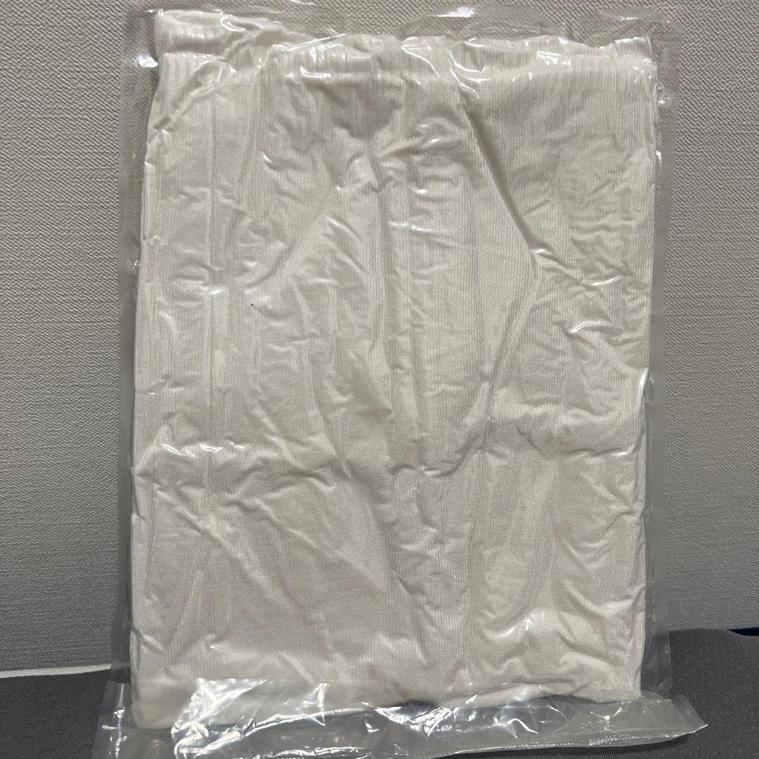 未開封新品未使用　白 長袖ニット — image 2