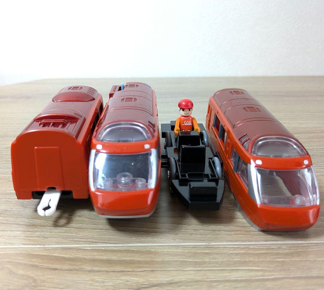 【フィギュア付き！】プラレール 小田急ロマンスカーGSE 70000形 3両編成 — image 2