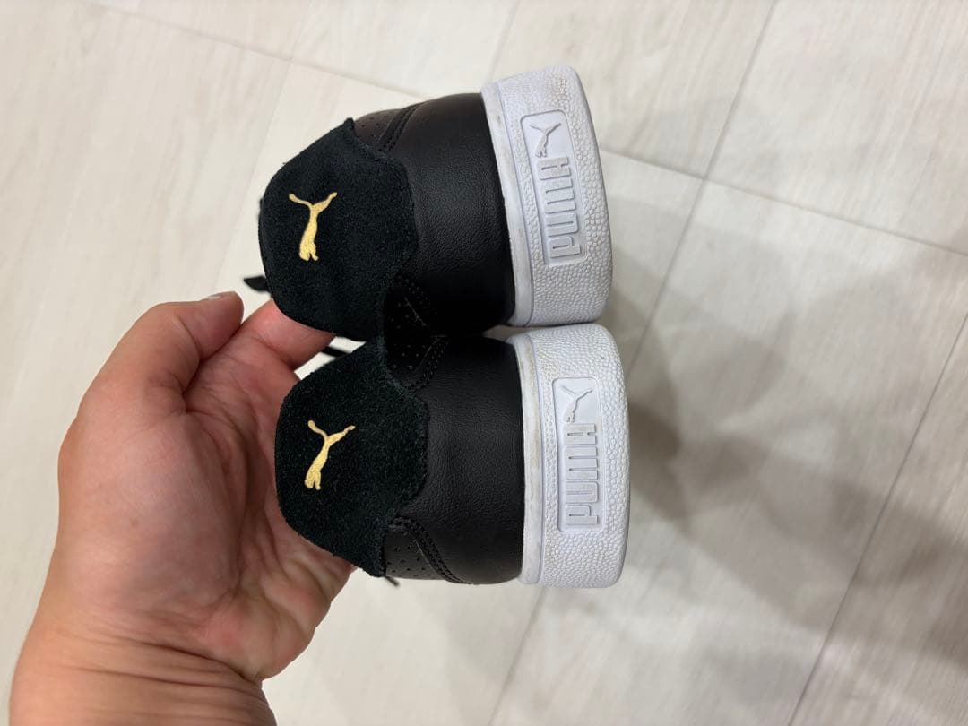 PUMA スニーカー ブラック ゴールド ロゴ — image 2