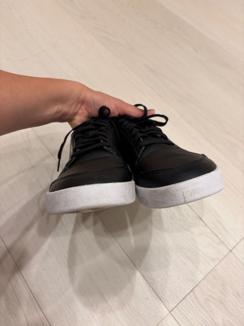 PUMA スニーカー ブラック ゴールド ロゴ — image 3