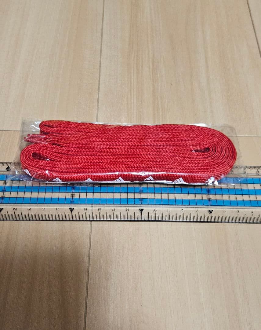 新品未開封　アディダス　スニーカー　ロゴ入り　靴紐　赤 — image 3