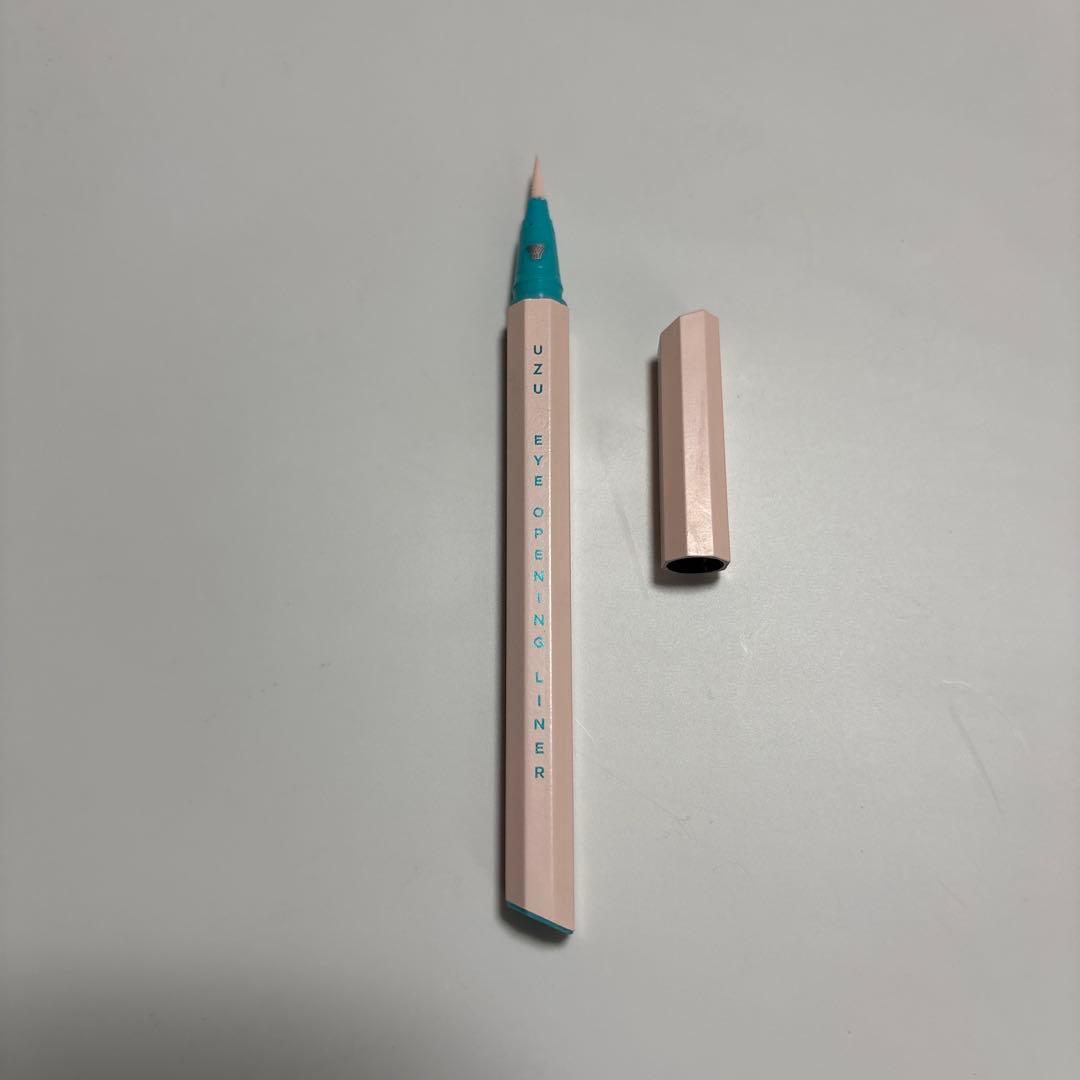 UZU EYE OPENING LINER リキッドアイライナー — image 2
