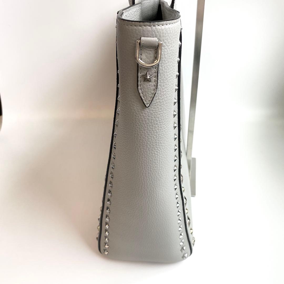 美品 JIMMY CHOO DEELAN ライトグレー レザー トートバッグ — image 2