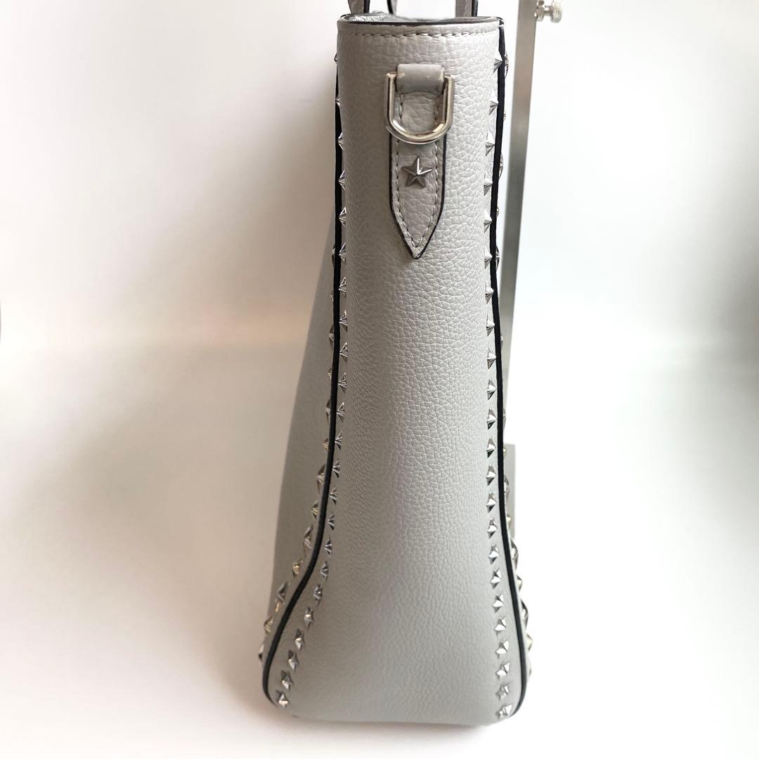 美品 JIMMY CHOO DEELAN ライトグレー レザー トートバッグ — image 4