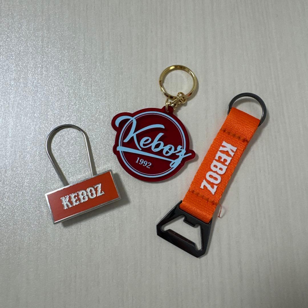 KEBOZクルーネックセーター、キーチャーム３点セット — image 3