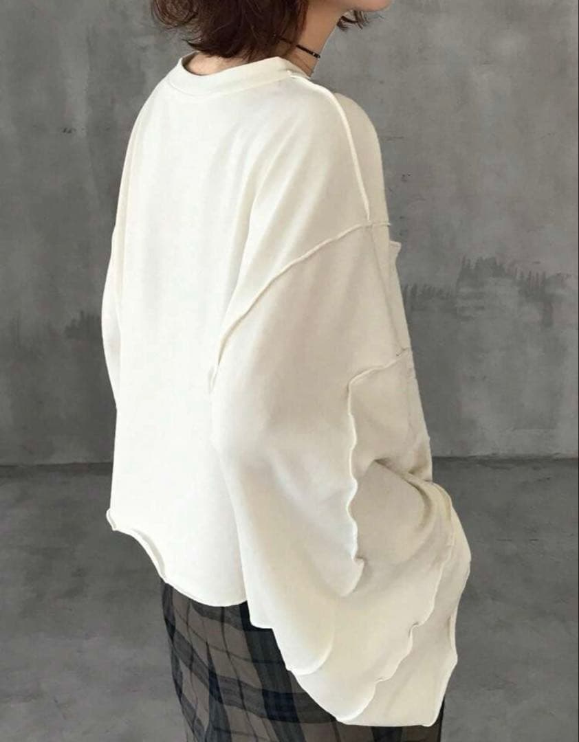 FRIFUL kumika着用 ルーズクロップドスウェットシャツ — image 3