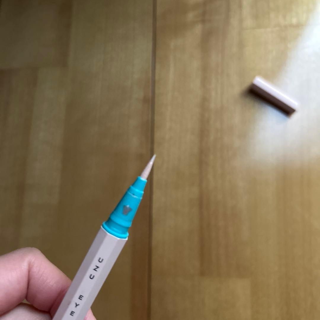 UZU EYE OPENING LINER ベージュ — image 3