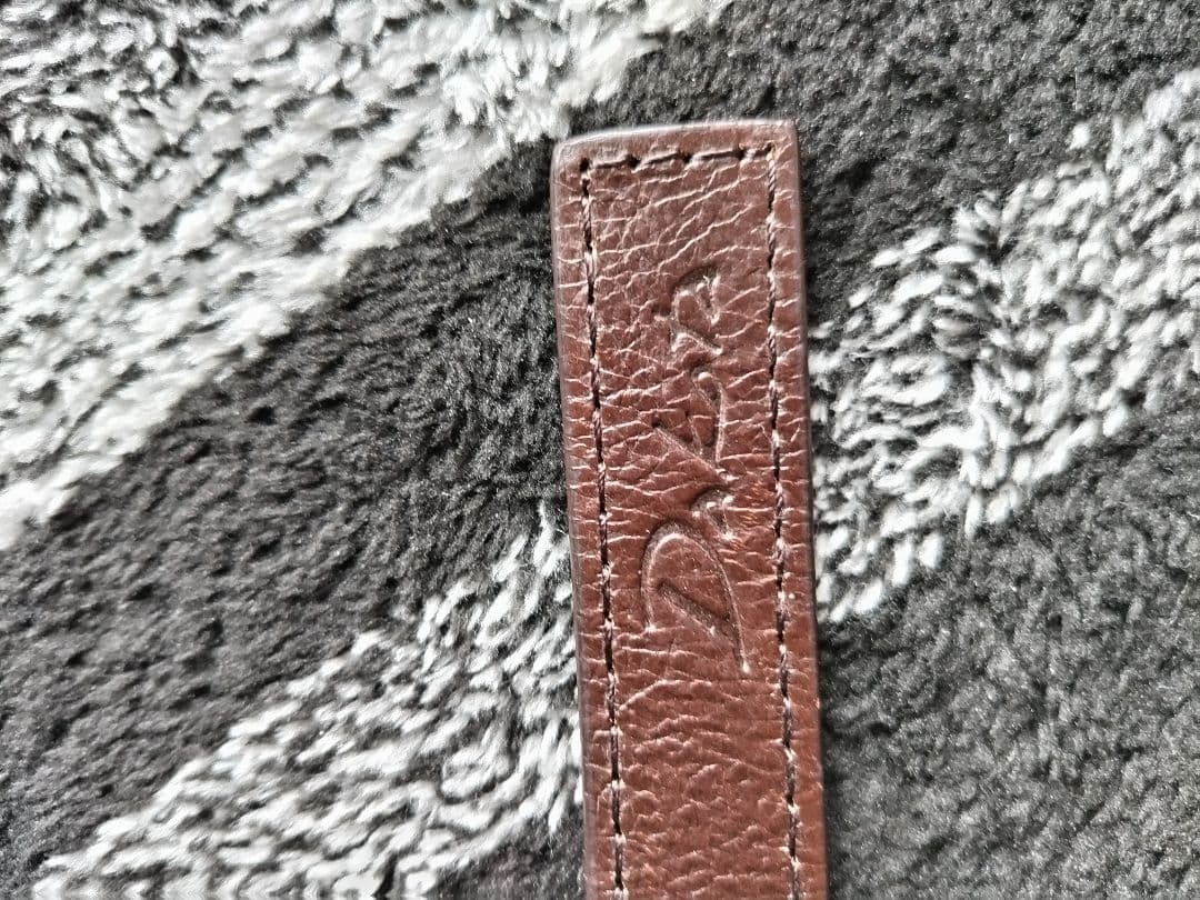 Dakota レザー 三角コインケース チャーム付き — image 4