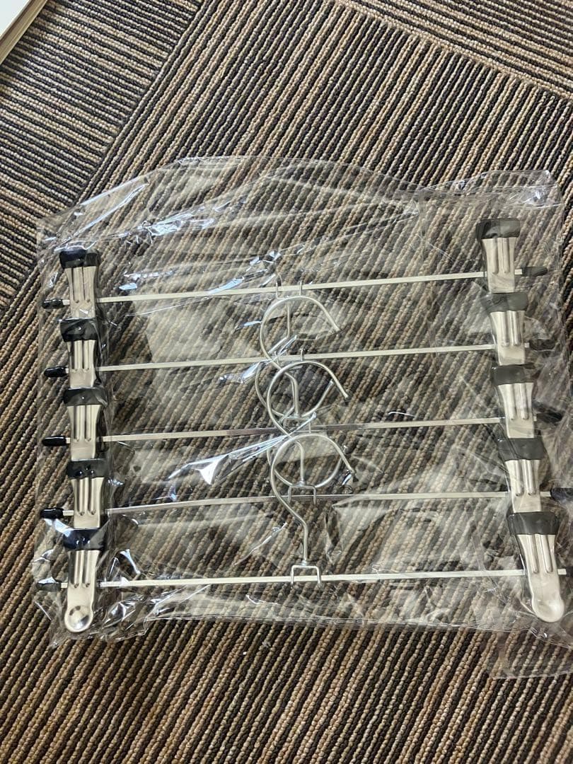 【新品未使用】ハンガー滑り止め付5本 検品済みインポート品 — image 4