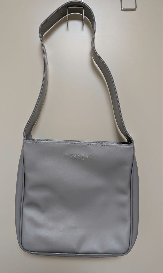 未使用品　ジバンシー　ノベルティバッグ　グレー色 — image 2