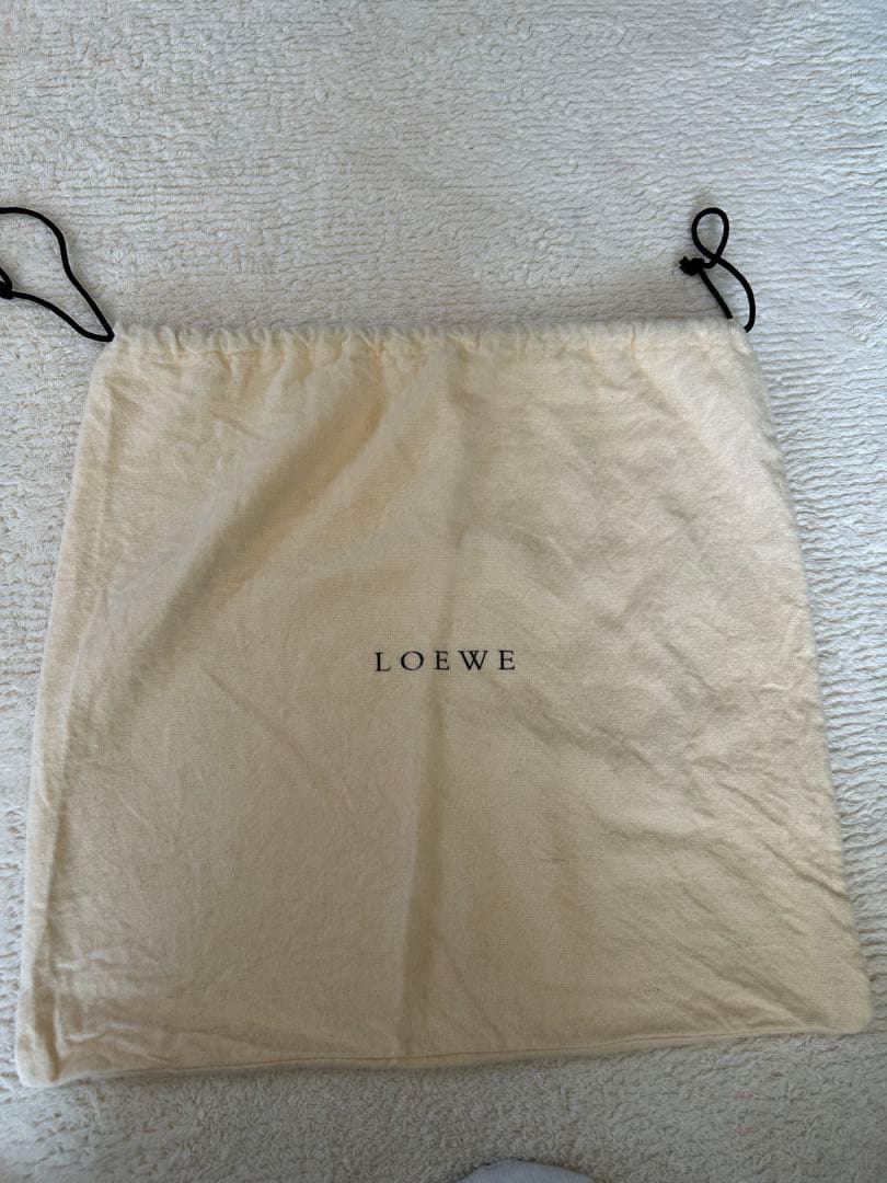 最終値下げ！LOEWE マスタード ハンドバッグ ポーチ付き　本革 — image 2