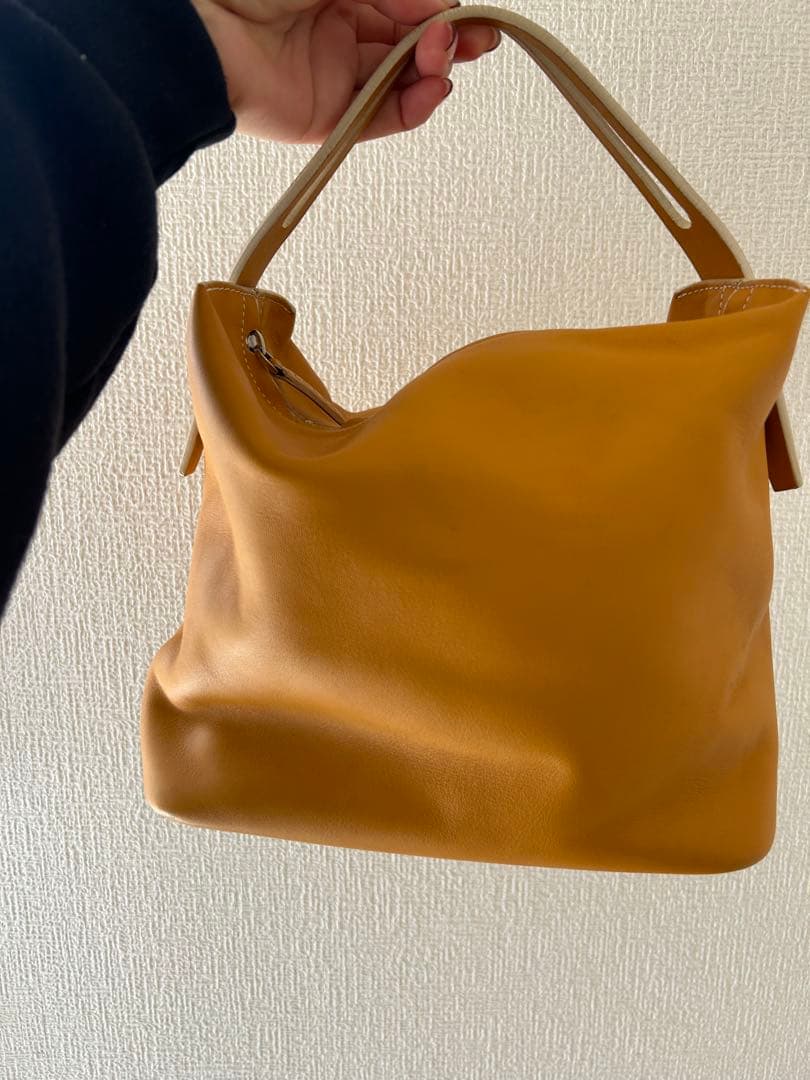 最終値下げ！LOEWE マスタード ハンドバッグ ポーチ付き　本革 — image 3
