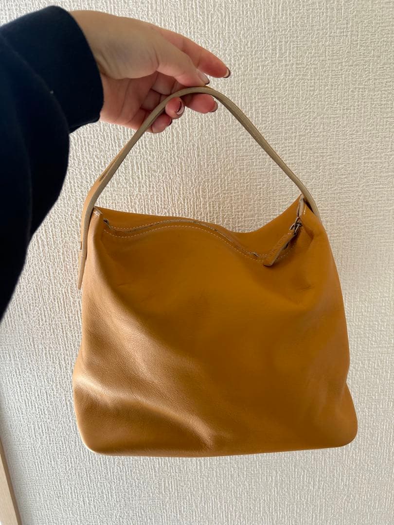 最終値下げ！LOEWE マスタード ハンドバッグ ポーチ付き　本革 — image 5
