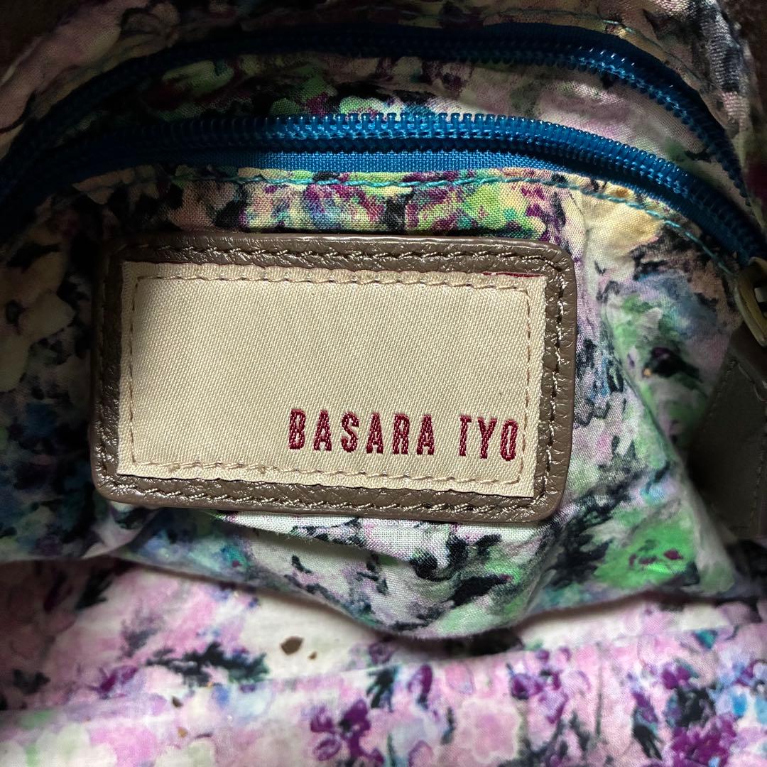 BASARA TYO ハンドバッグ スエード調 ブラウン — image 4