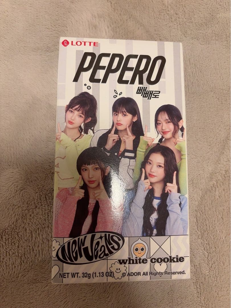 LOTTE PEPERO NewJeans (空箱) — image 2