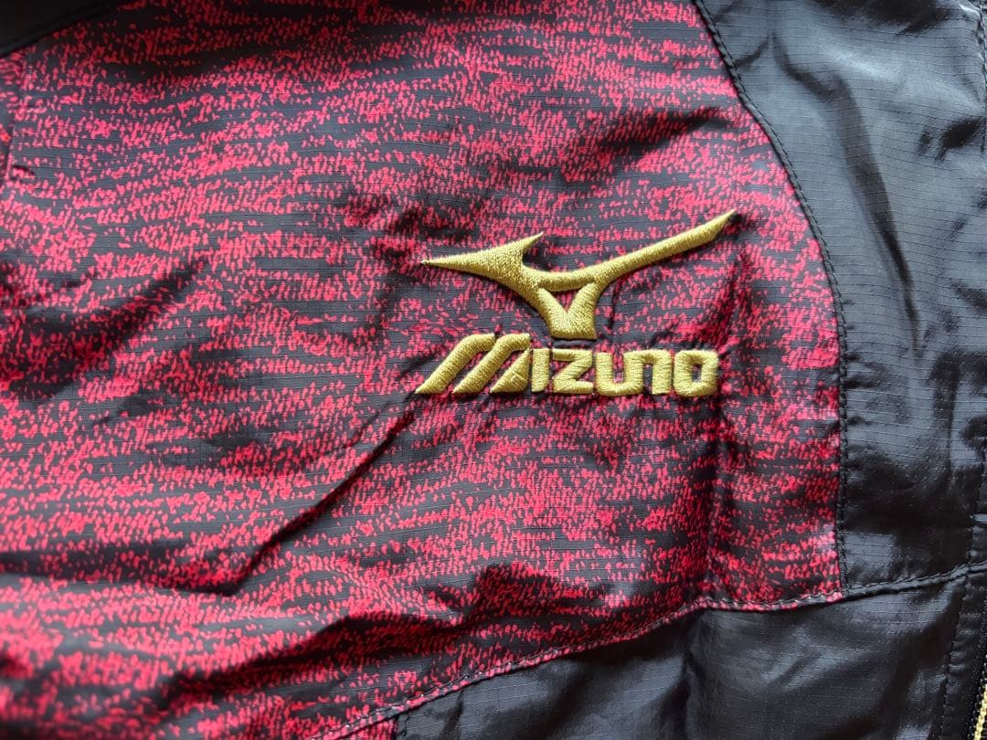 Mizuno ナイロンジャケット 黒/赤 — image 2