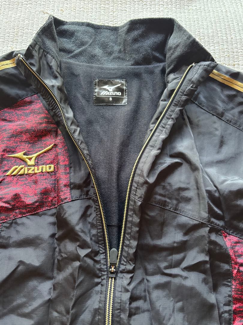 Mizuno ナイロンジャケット 黒/赤 — image 3