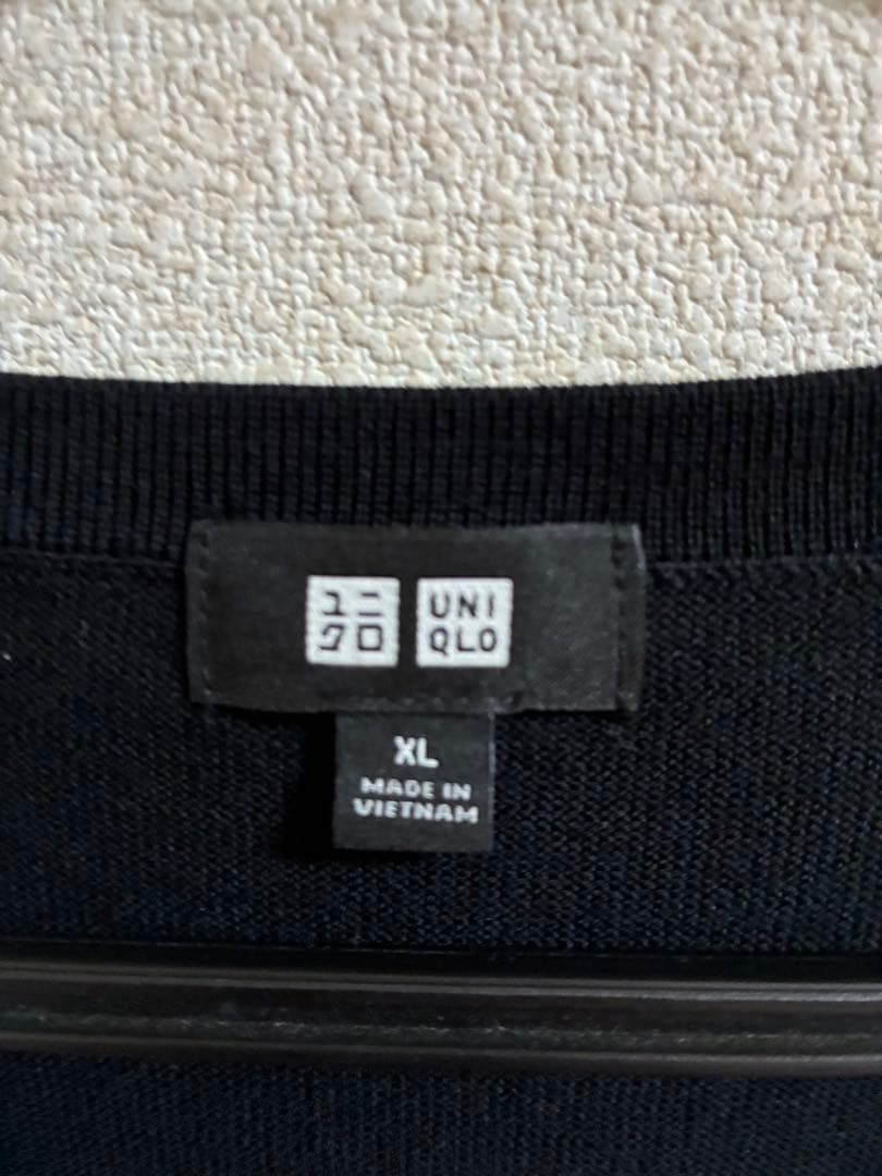 UNIQLO Vネックニット ブラック XL — image 2