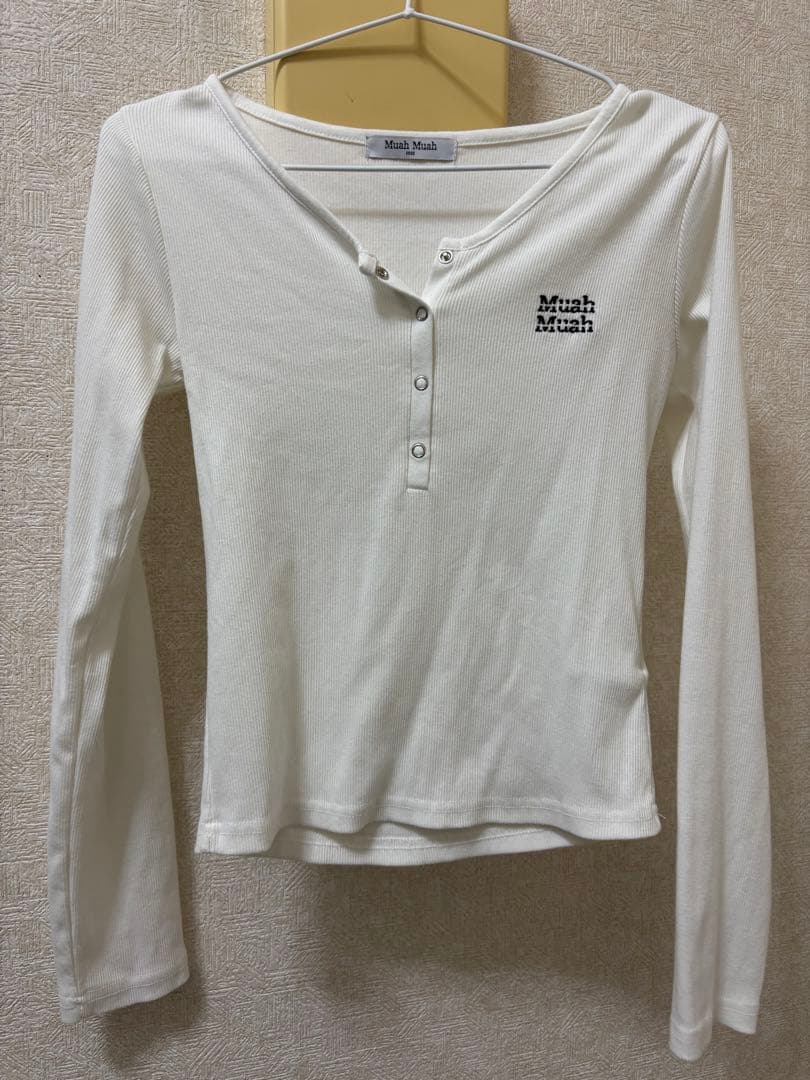 muahmuah 長袖 VヘンリーネックステッチTシャツ　ホワイト — image 2