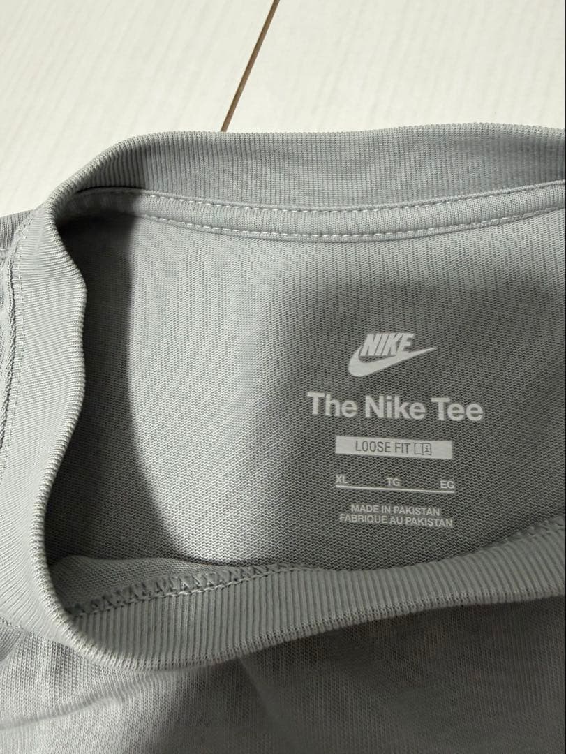 NIKE ナイキ　Tシャツ グレー　XL 新品同様 DM6428-077 — image 3
