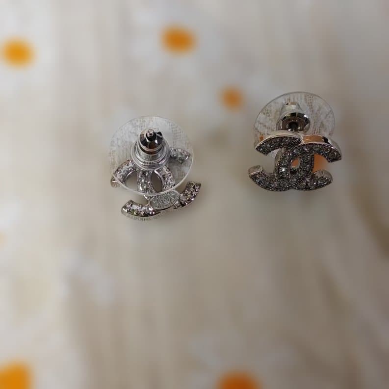CHANEL シルバー ラインストーン ピアス — image 2
