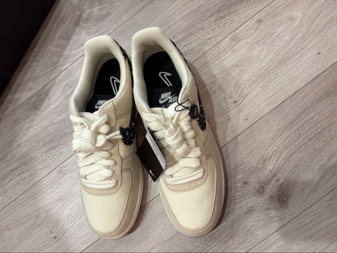 ナイキ　NIKE エアフォース1 ペイズリー　クリーム　新品　スニーカー — image 2