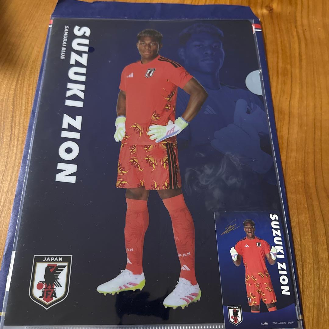 一番くじ サッカー日本代表 鈴木彩艶 アクリルスタンドとクリアファイル — image 3