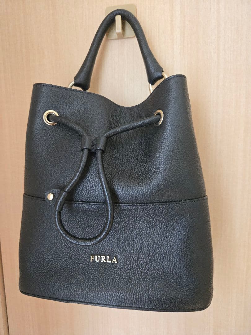 【週末限定お値下げ】FURLA　バケット型 2WAY ショルダーバッグ ブラック — image 2