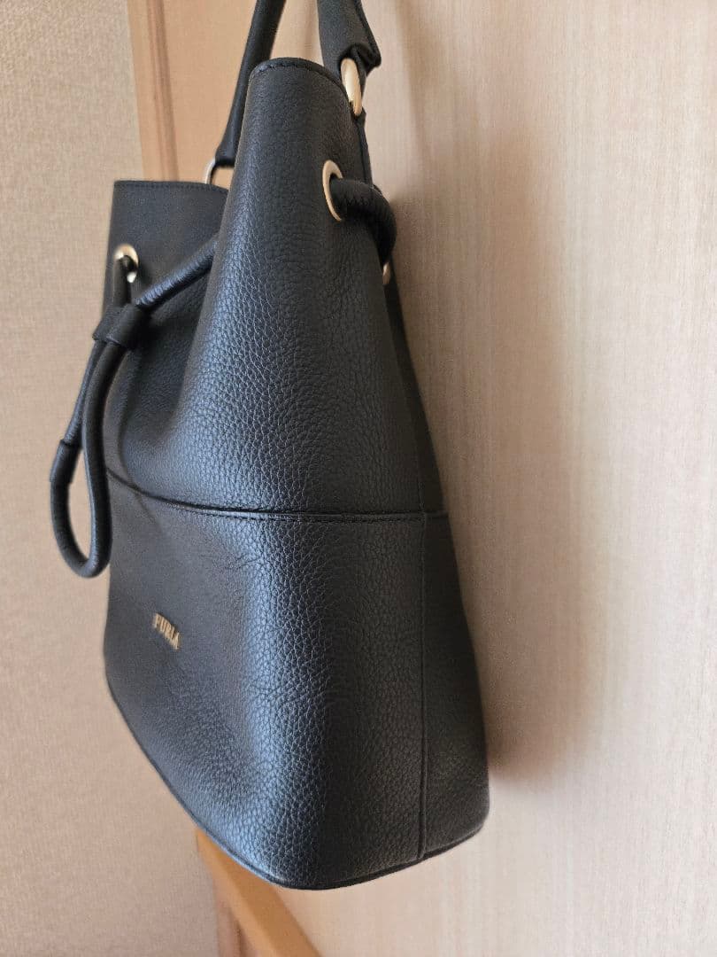 【週末限定お値下げ】FURLA　バケット型 2WAY ショルダーバッグ ブラック — image 3