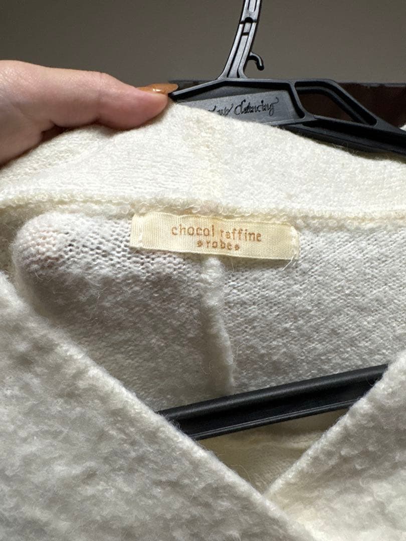 chocol raffine robe 長袖 Vネック ニット ホワイト — image 3