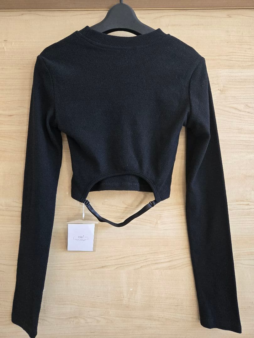 c.u.l クロップド丈 背中開き 長袖トップス ブラック — image 2