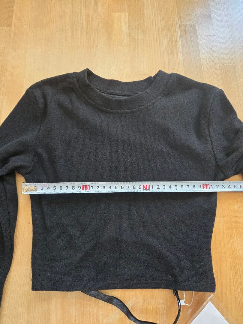 c.u.l クロップド丈 背中開き 長袖トップス ブラック — image 4