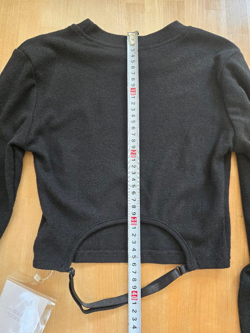 c.u.l クロップド丈 背中開き 長袖トップス ブラック — image 5