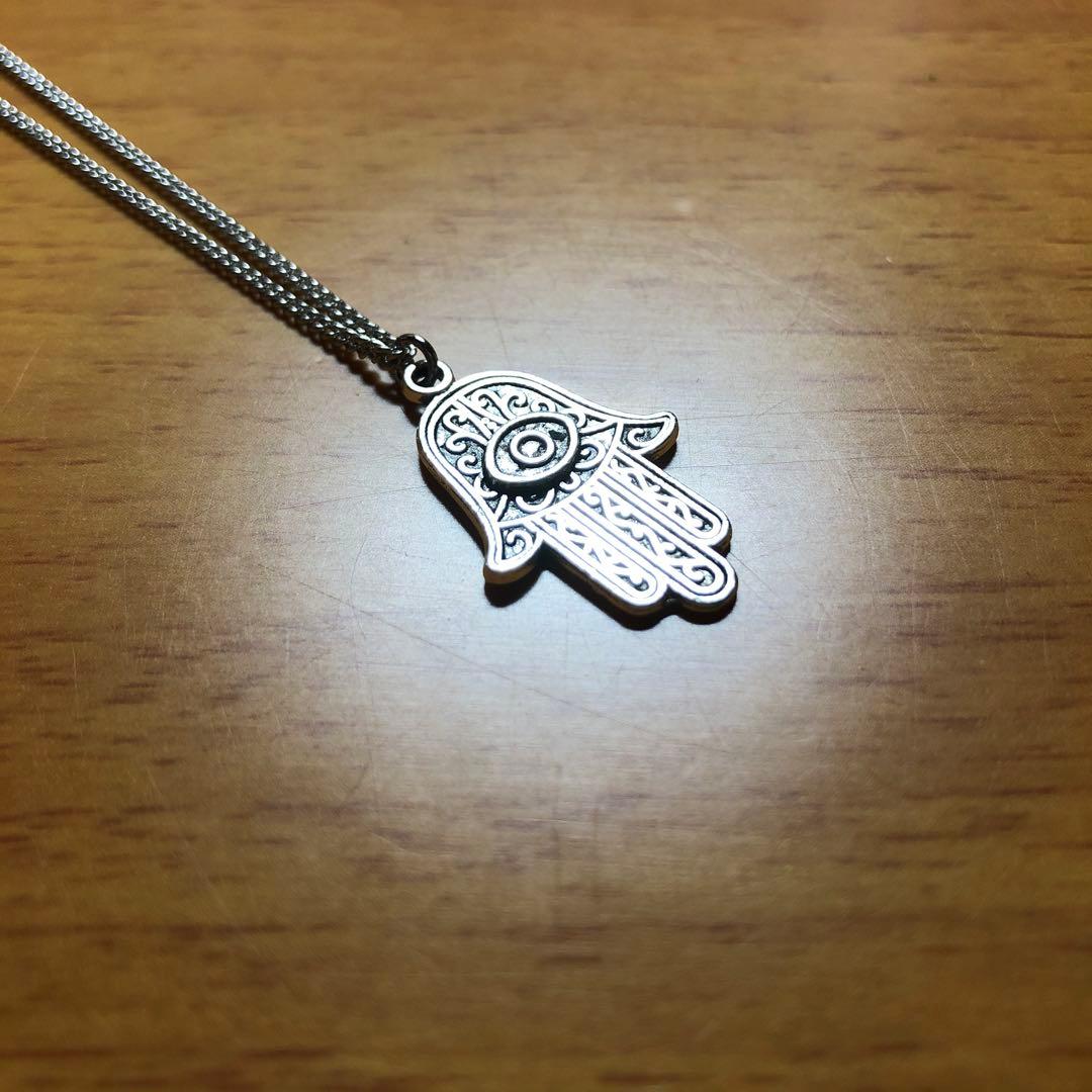 the khamsa silvernecklace — image 3