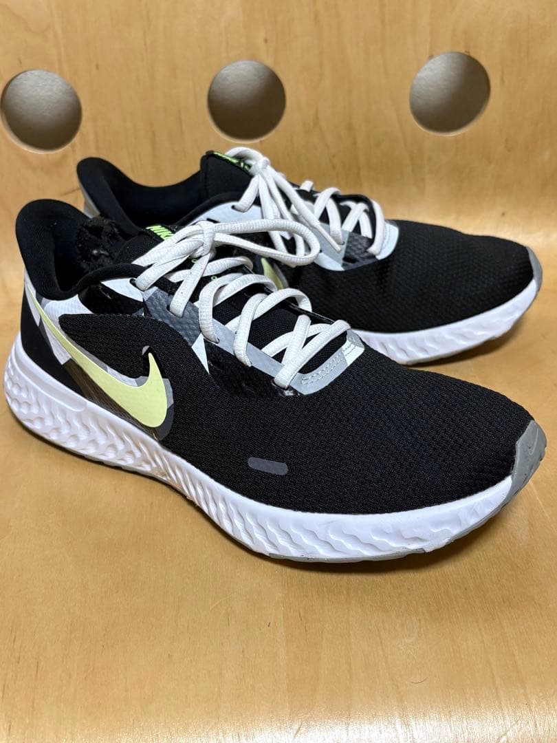 NIKE Revolution 5 ブラック スニーカーサイズ26.5送料込み — image 3