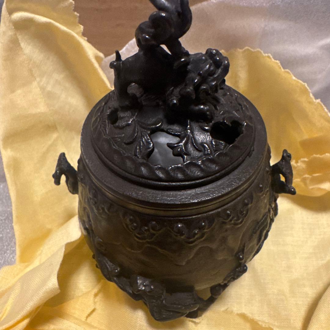 二上常太郎作　鉄製 香炉 獅子摘み 木箱付き — image 4