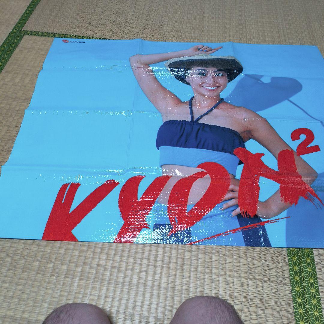 小泉今日子 FUJIFILM KYON2 ブルーシート — image 2