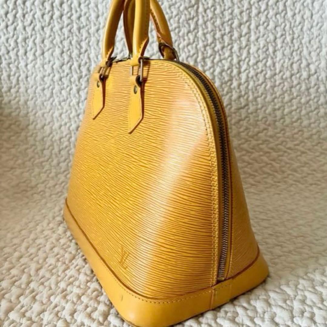 LOUIS VUITTON エピ アルマ ハンドバッグ — image 4