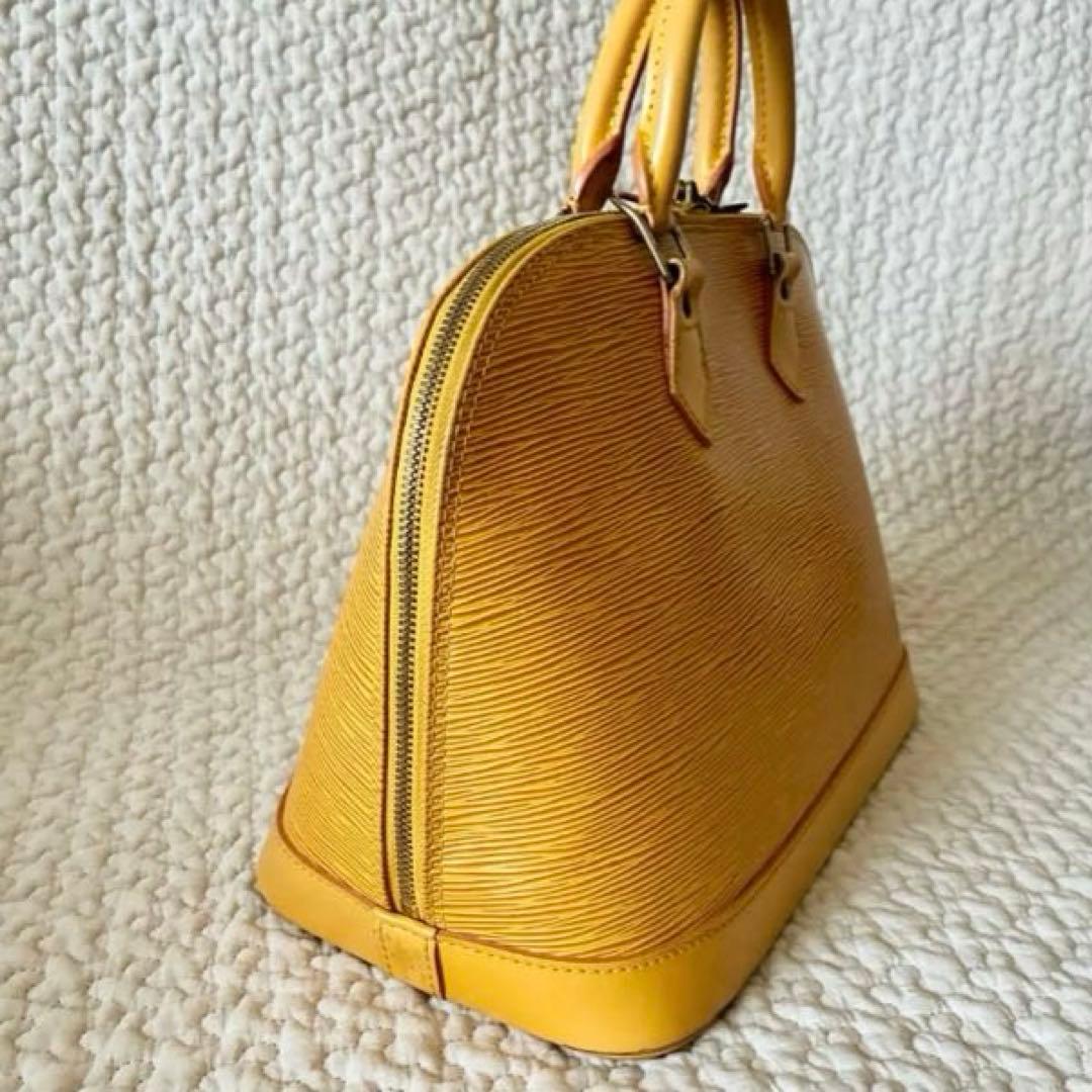LOUIS VUITTON エピ アルマ ハンドバッグ — image 5