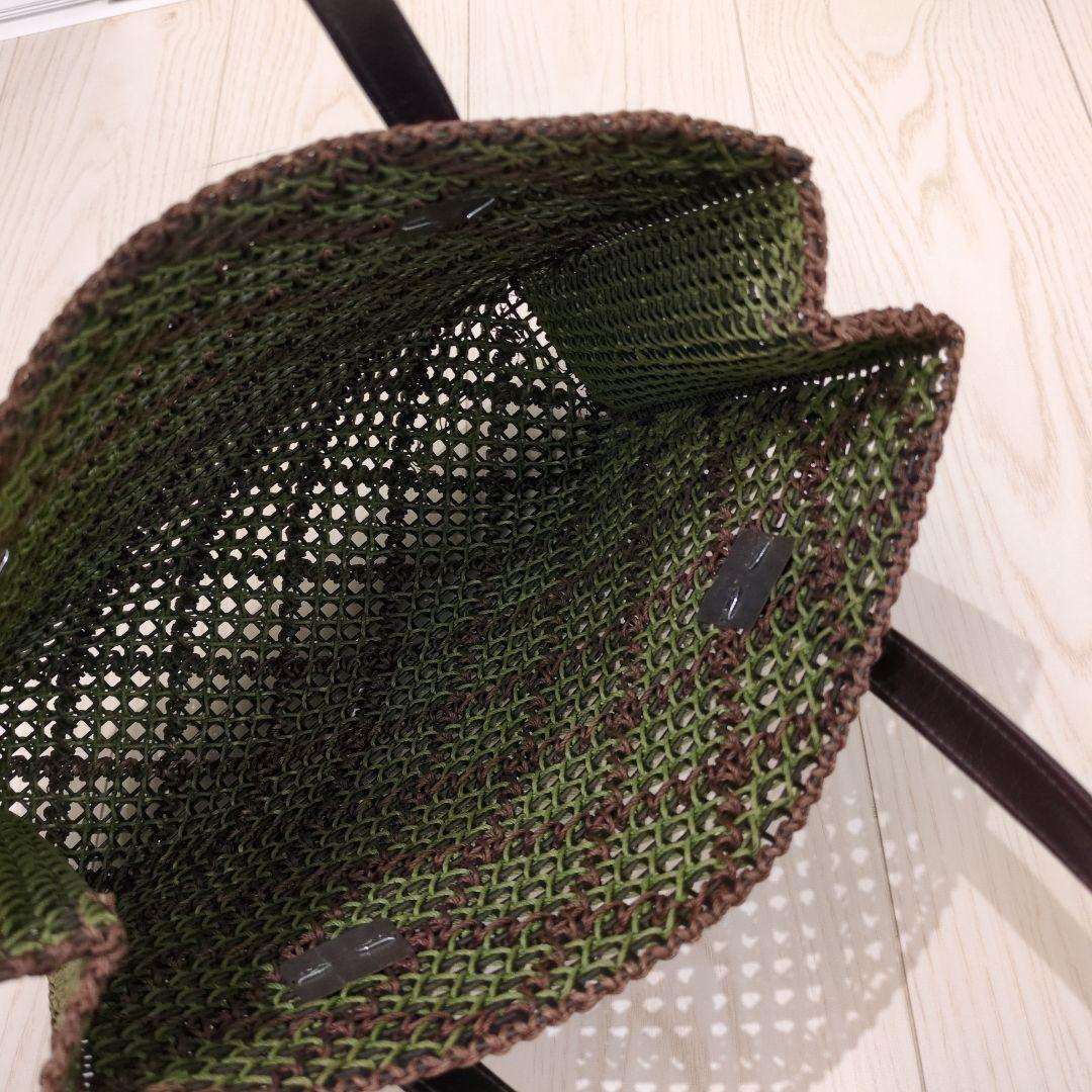 緑と茶色の編み込みトートバッグ — image 3
