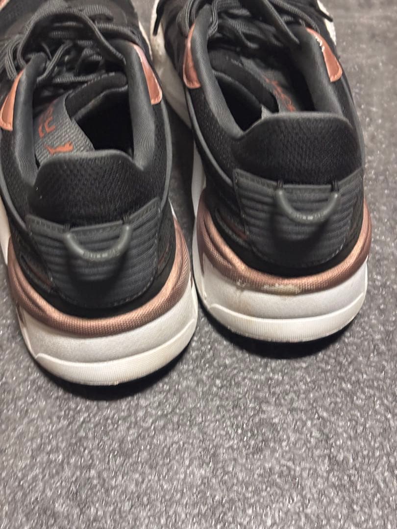 PUMA RS-X ブラック ローズゴールド スニーカー — image 3