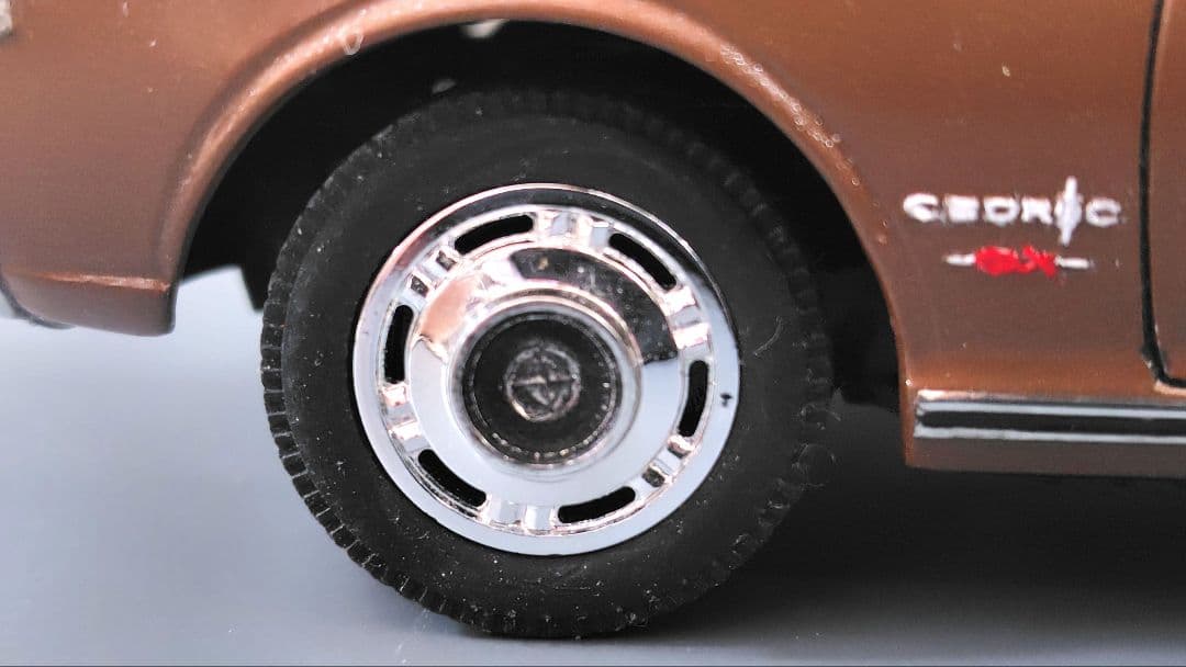 童友社230セドリックプラモデル完成品 — image 4