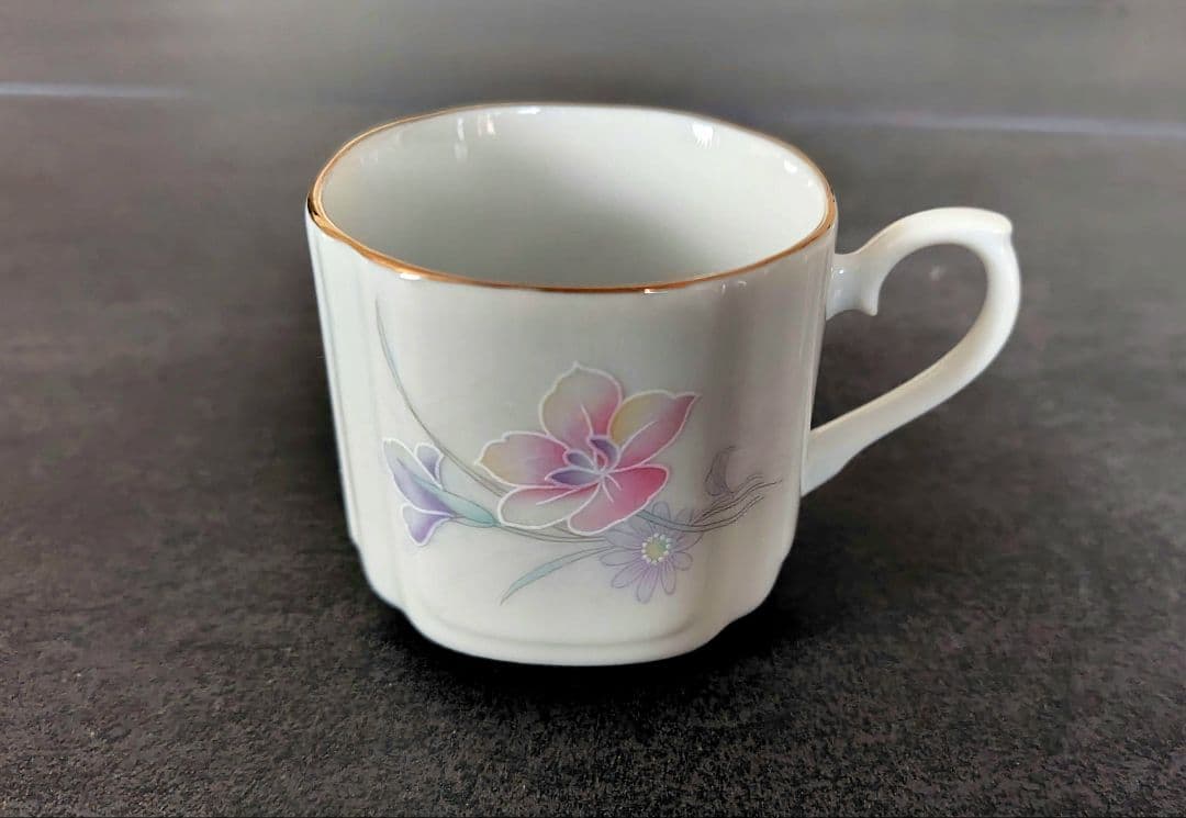 【美品】花柄カップ＆ソーサー　3客 — image 2