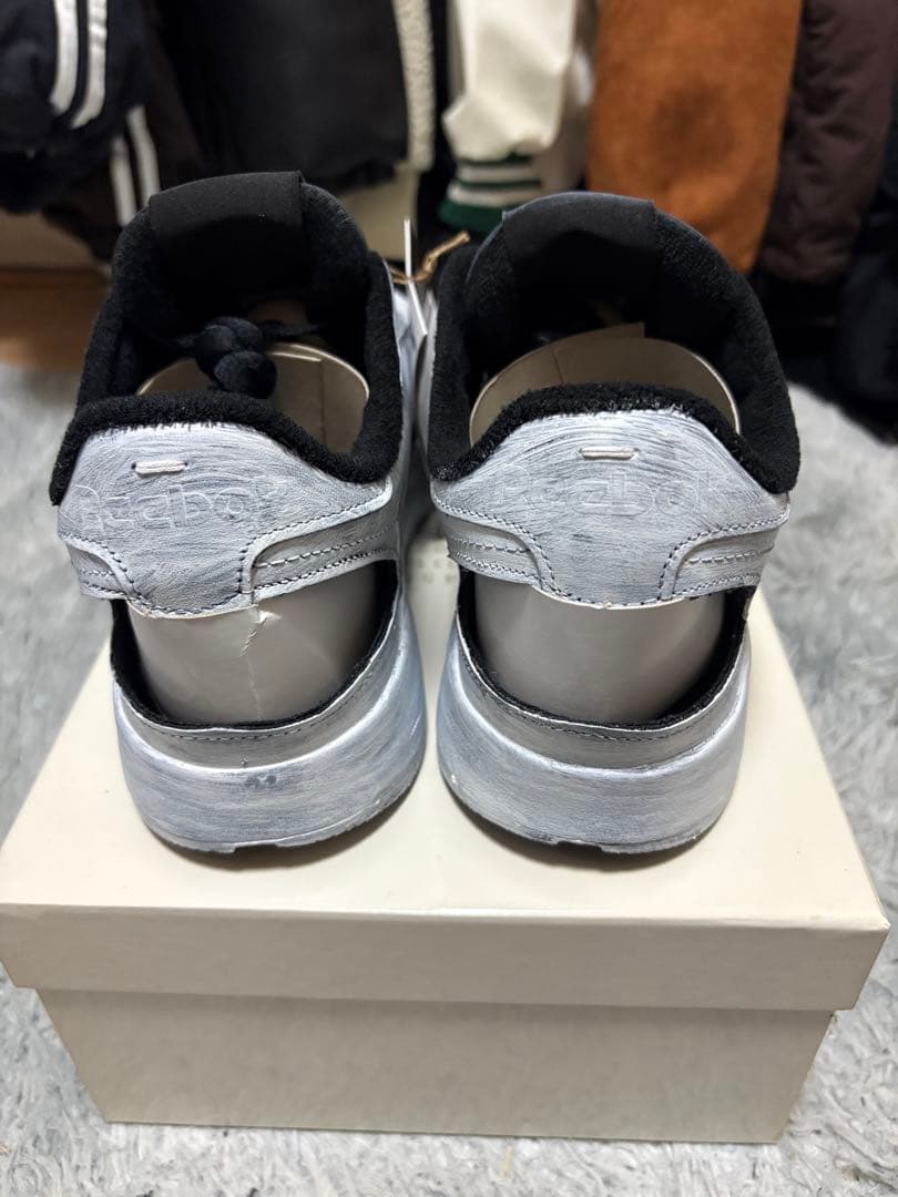 メゾンマルジェラ × Reebok クラシック レザー タビ DQ — image 3