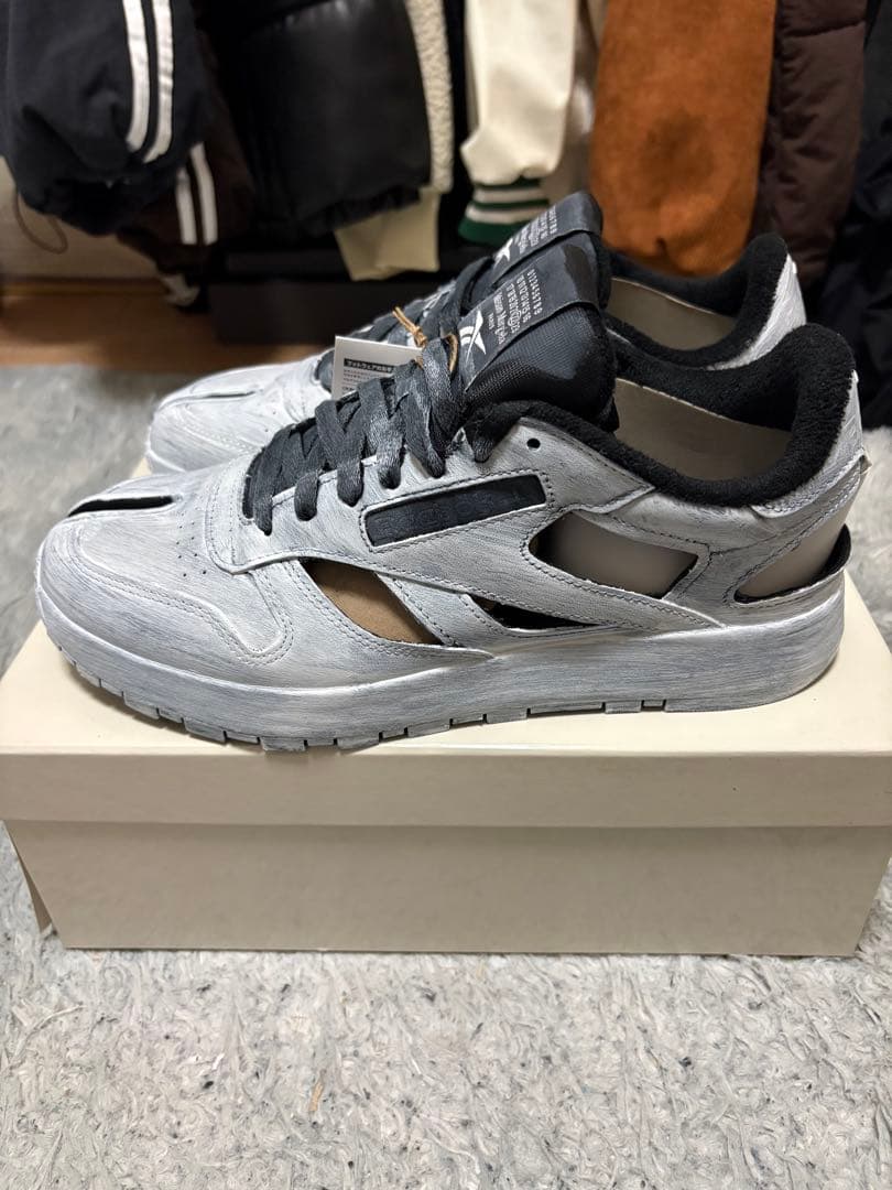 メゾンマルジェラ × Reebok クラシック レザー タビ DQ — image 4