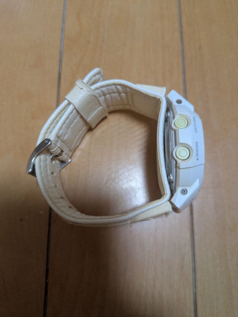 CASIO G-SHOCK ホワイト アナデジ AW-582B-7AJF — image 4