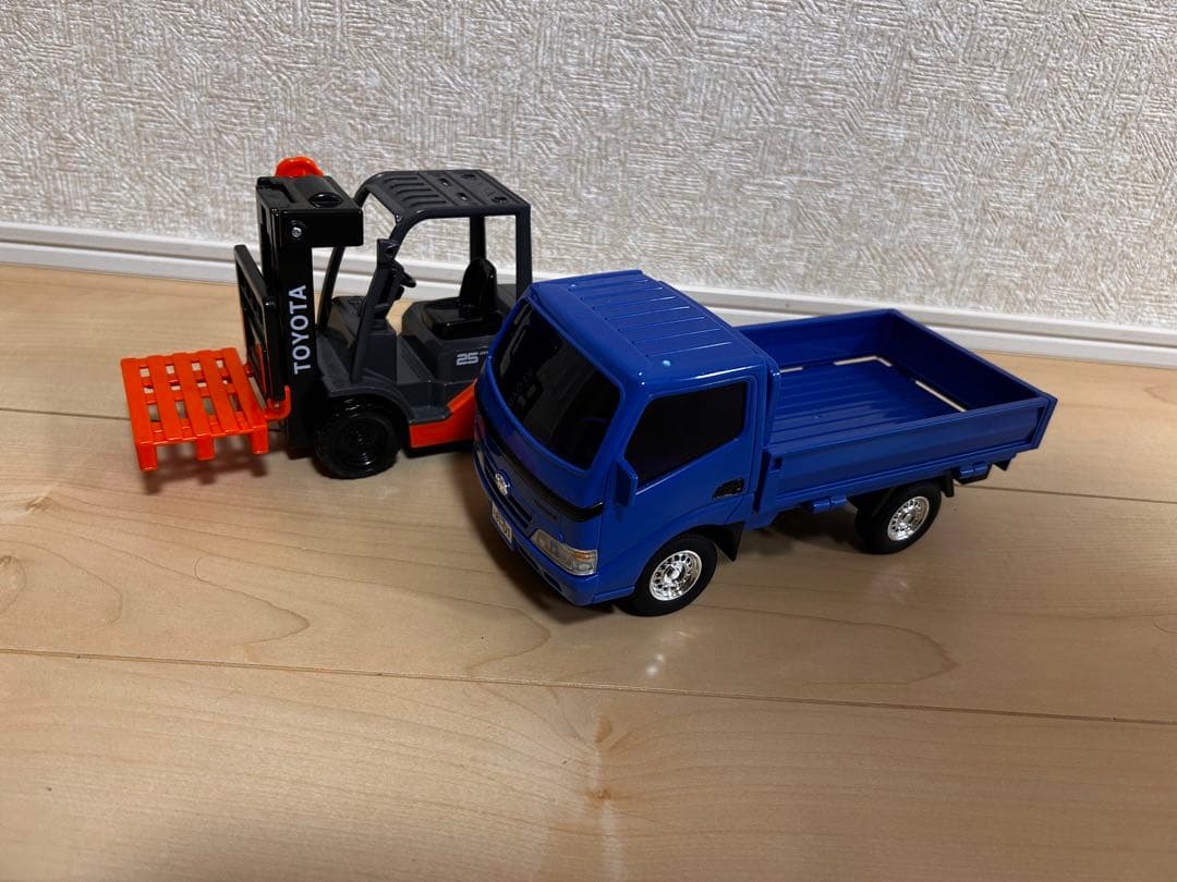 TOYOTA フォークリフト トラック ミニカー 2台セット — image 2