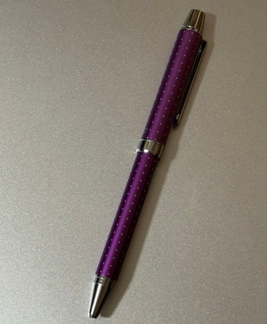 PILOT 多機能ボールペン 2+1 EVOLT ドット柄 紫 — image 3