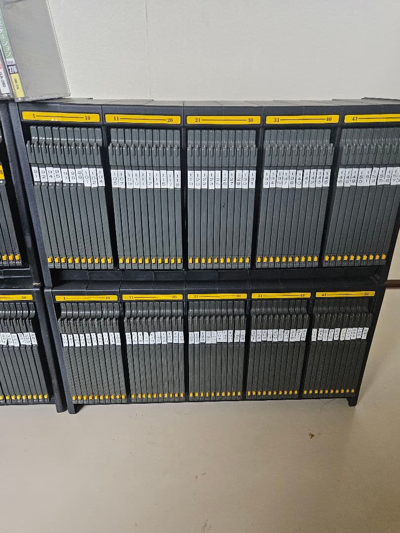 テイチクDVDカラオケ音多 大量セット 約200枚 専用収納ラック付き — image 3